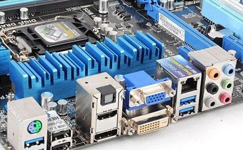 Win10開機后顯示器無信號怎么辦？