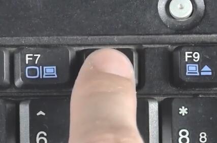 Win10分辨率太高導致黑屏怎么解決？