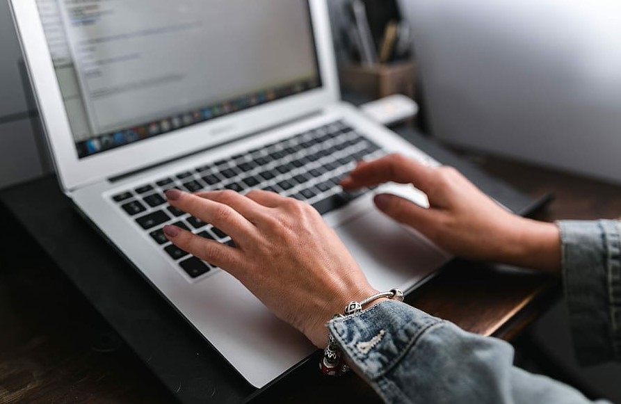 安裝Win10 21H1系統后出現性能降低、占用率偏高怎么回事？