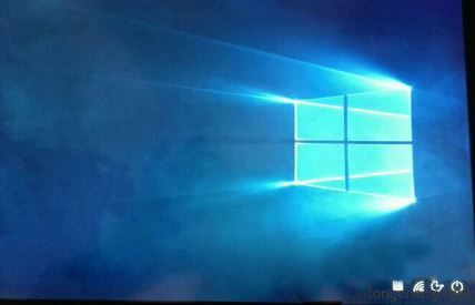 Win10開機后只顯示右下角4個圖標怎么辦？