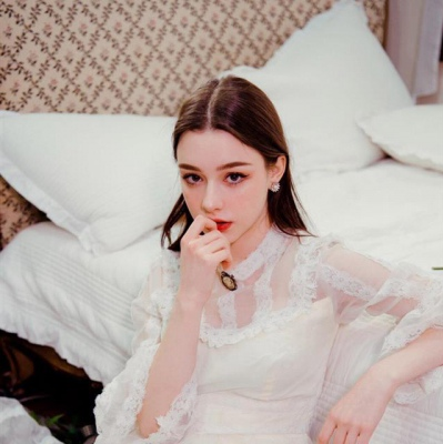 2019最新可甜可鹽的歐美氣質小姐姐微信頭像大全分享