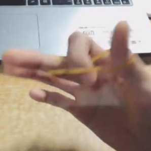 抖音橡皮筋在手上轉(zhuǎn)圈怎么操作的？抖音橡皮筋在手上轉(zhuǎn)圈攻略介紹！
