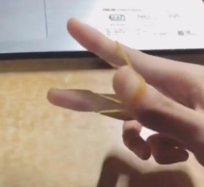 抖音橡皮筋在手上轉(zhuǎn)圈怎么操作的？抖音橡皮筋在手上轉(zhuǎn)圈攻略介紹！