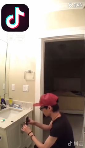 抖音里穿越你的鏡子怎么玩的 抖音鏡子戲法怎么制作的