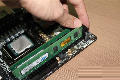 win7系統(tǒng)升級(jí)內(nèi)存所需注意事項(xiàng)