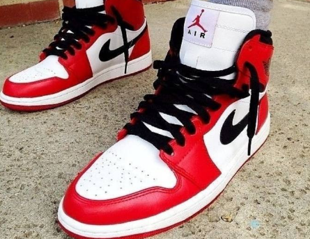 抖音誰還沒幾箱鞋呢什么意思 抖音誰還沒幾箱鞋呢是什么梗