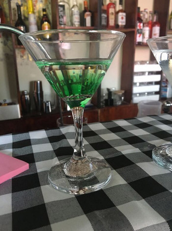 抖音敬自己六瓶酒圖片   敬六杯酒圖片分享