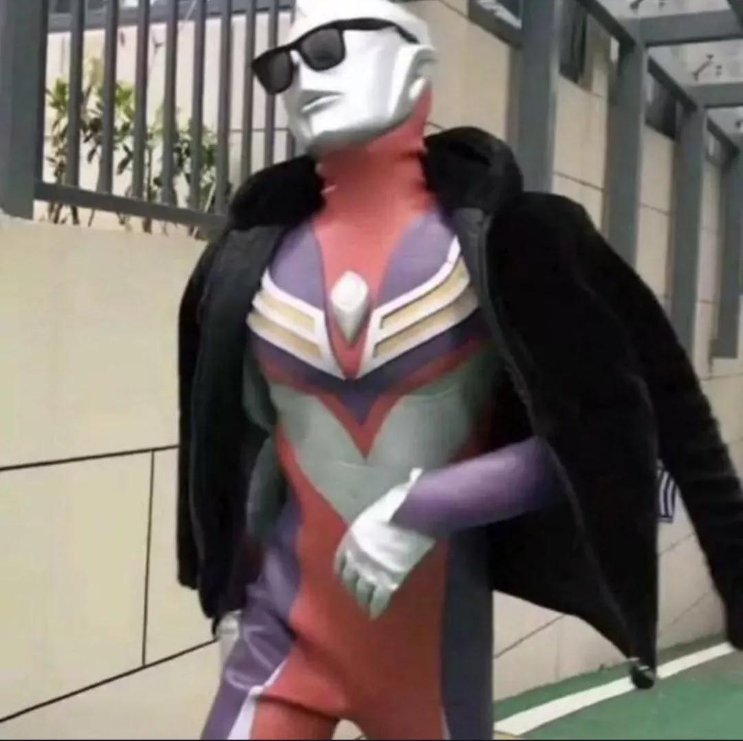 抖音奧特曼豪情在天圖片_豪情在天誰能與我爭鋒奧特曼表情包