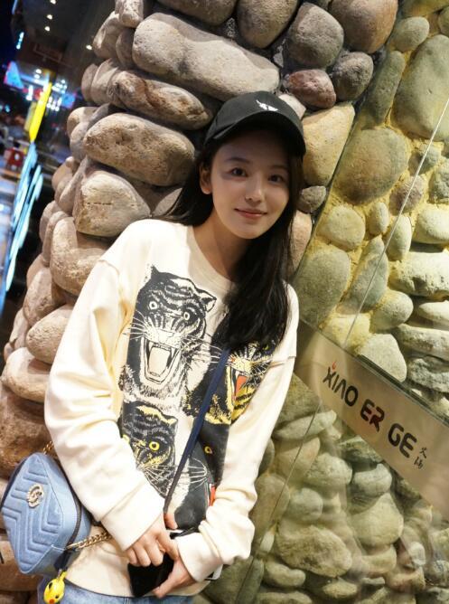 抖音曉曉的寄己是誰_抖音張天韻個人資料分享