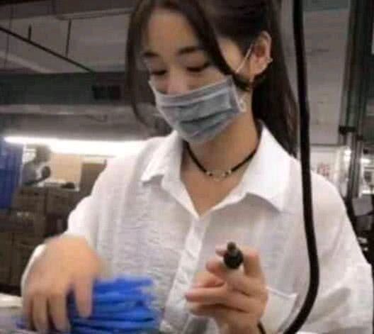 抖音工廠廠花不帶口罩長什么樣_網游直呼：別干了，我養你
