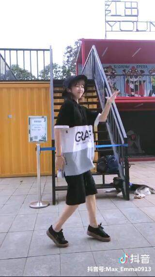 抖音散步舞怎么跳_抖音散步舞教學