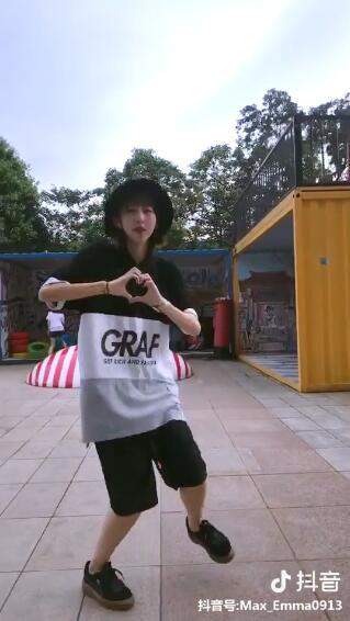 抖音散步舞怎么跳_抖音散步舞教學