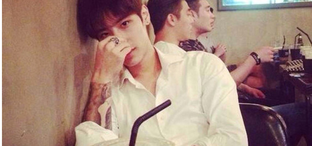 抖音難以啟齒的柔弱孤單夜里會滑落是什么歌？