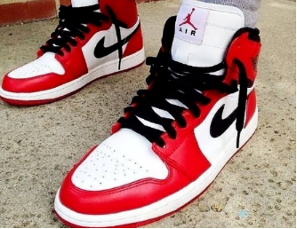 抖音誰還沒幾箱鞋呢是什么梗？誰還沒幾箱鞋呢什么意思？