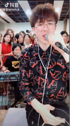 抖音在這溫暖的房間我于是慢慢發現是什么歌?完整版歌詞一覽