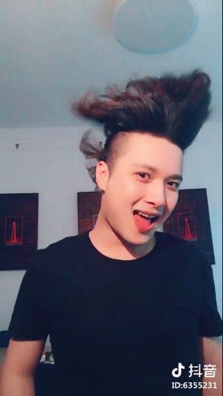 抖音吹頭發(fā)萬(wàn)物生飄柔就是這么自信