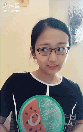 抖音怎么和西瓜妹合拍 來和西瓜扇小姐姐合拍吧