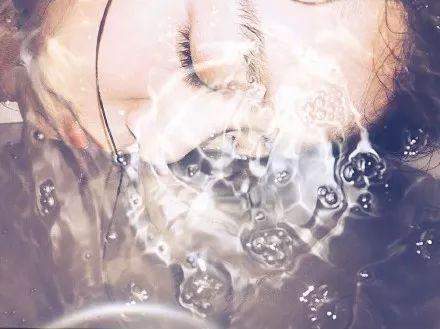 抖音塑料袋拍照怎么拍？抖音用塑料袋拍照教程