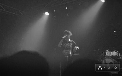 抖音兩個人的沙漠是屬于我們的烏托邦是什么歌 歌詞歌曲分享