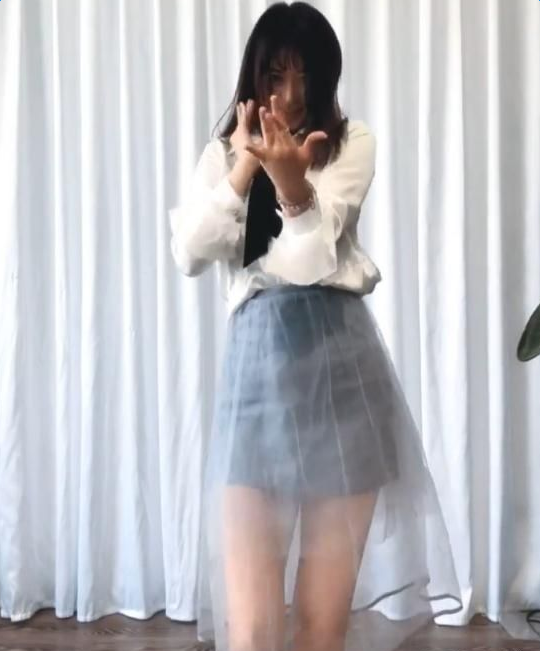 抖音化妝騎摩托摘星星歌曲叫什么_歌詞分享