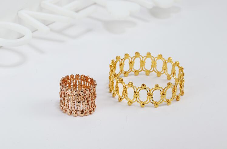 抖音上拉開是手鏈縮小是戒指的叫什么？是什么牌子？