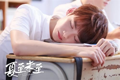 抖音我可以坐在你身后像一個主人看著狗是什么歌?歌曲介紹