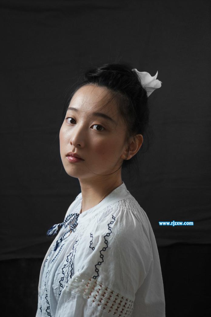 PS給偏暗人像調亮人物光影